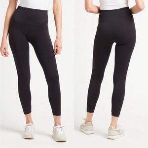 Spanx Black Look at me now Seamless Capri‎ Leggings size S